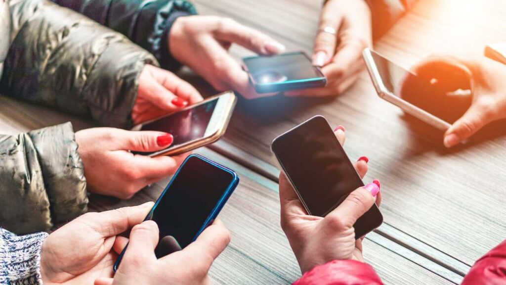 Don’t Buy a New Phone Yet! 5 Customization Tricks to Make Your Old Phone Feel Cutting-Edge